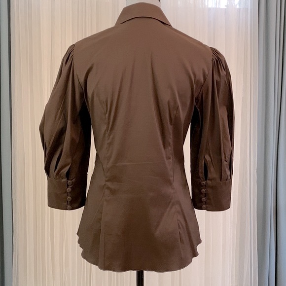 TRINA Turk blouse puff 3/4 sleeve button down top curved hemline women’s sz M - Picture 2 of 10